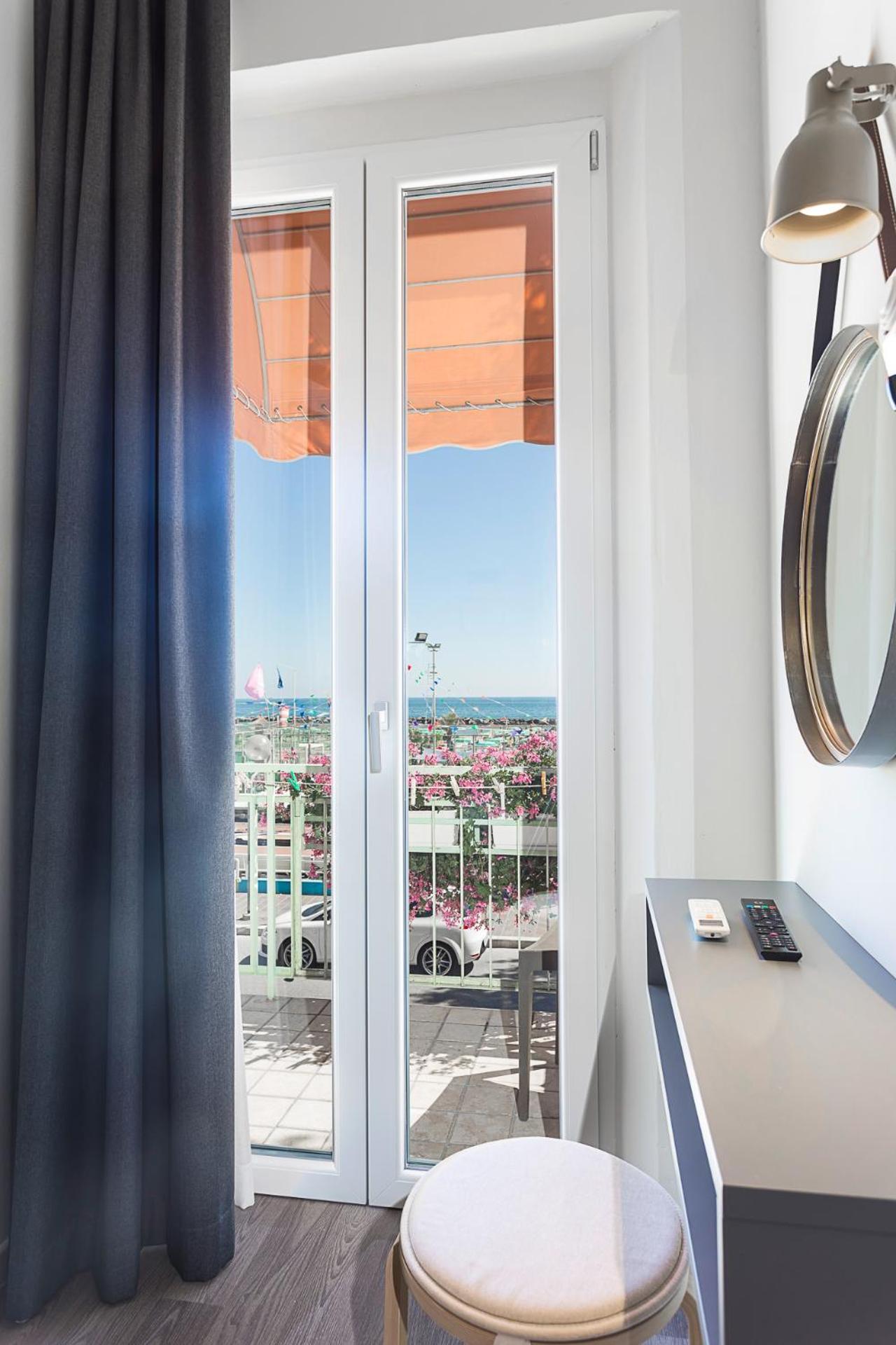Hotel Gaia Rimini Esterno foto