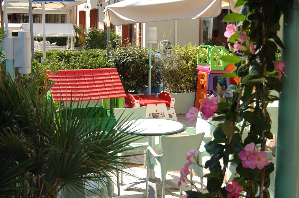 Hotel Gaia Rimini Esterno foto