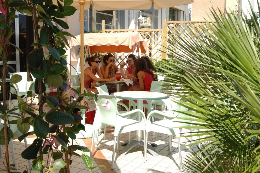 Hotel Gaia Rimini Esterno foto