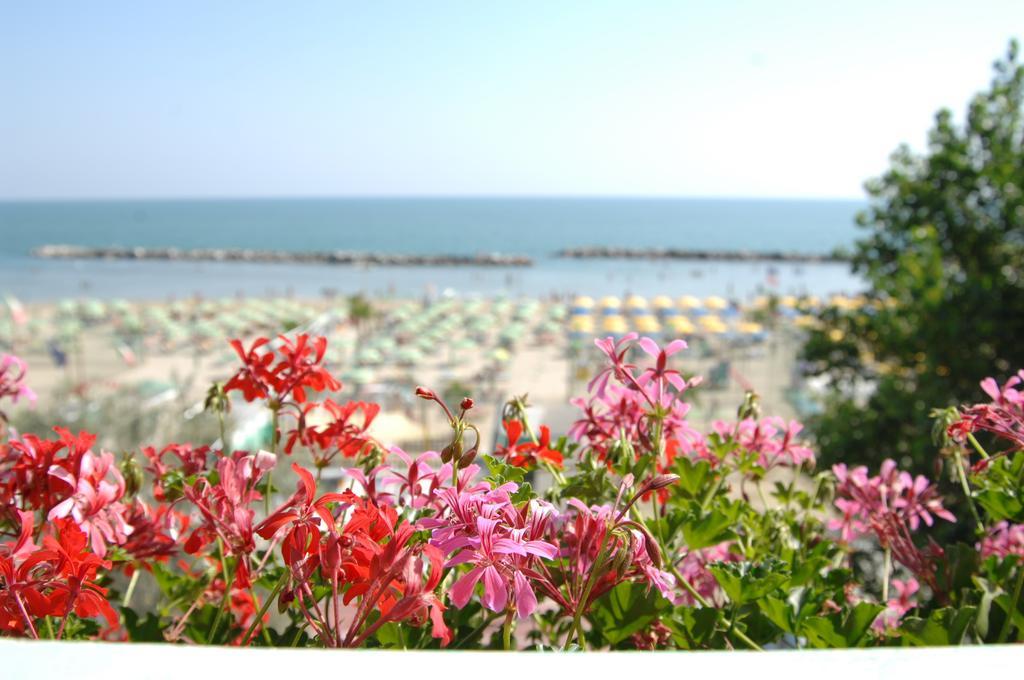 Hotel Gaia Rimini Esterno foto