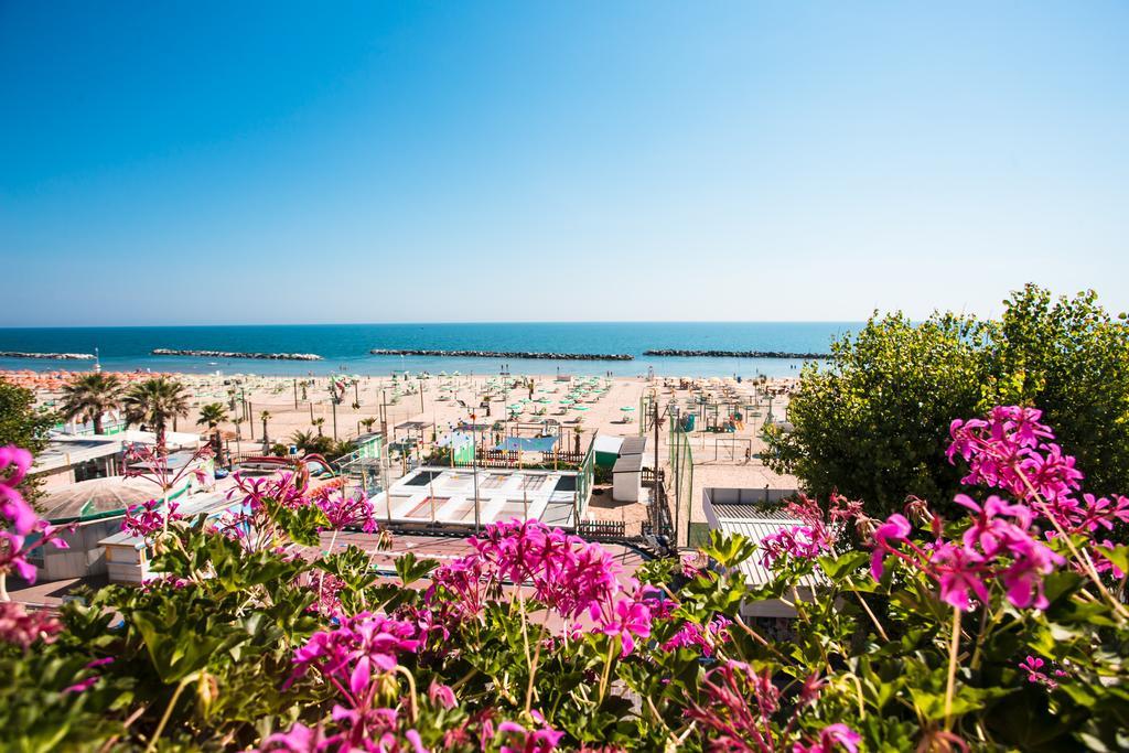Hotel Gaia Rimini Esterno foto