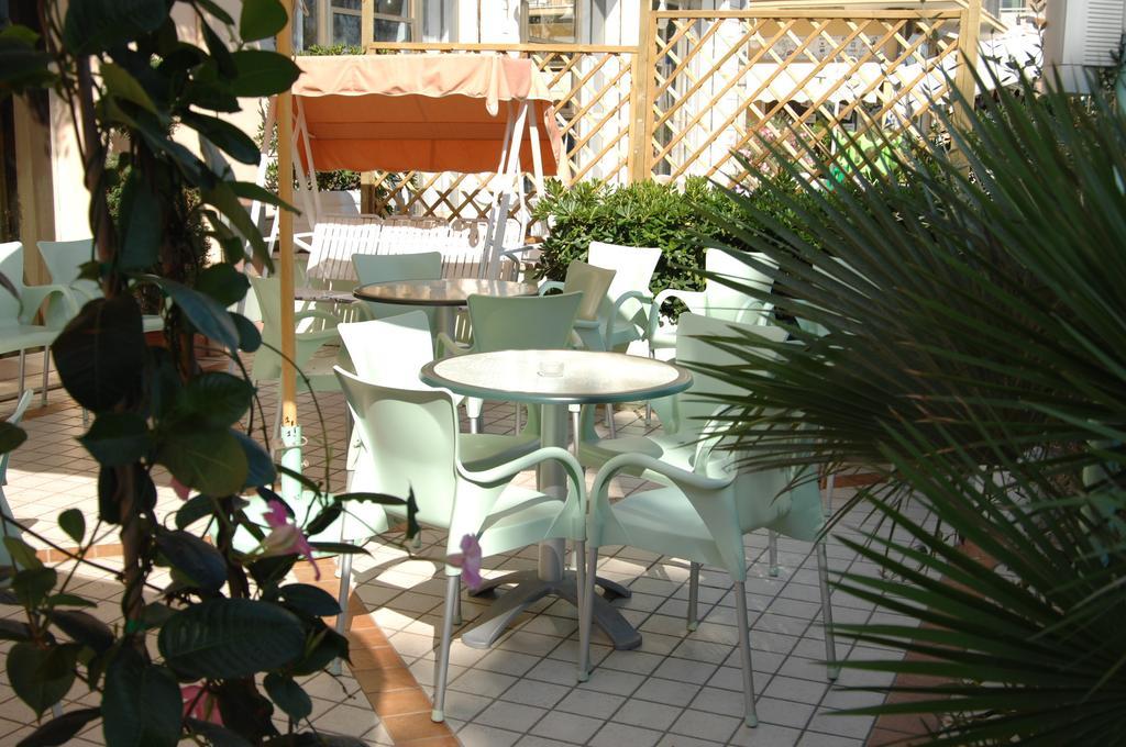 Hotel Gaia Rimini Esterno foto
