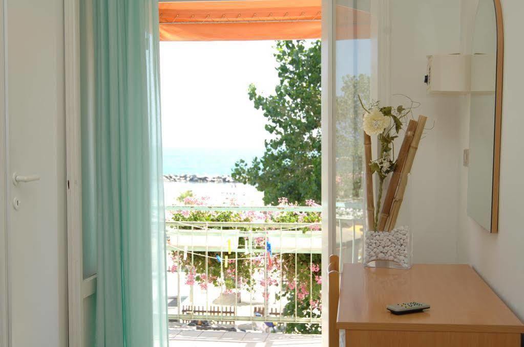 Hotel Gaia Rimini Esterno foto